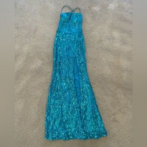 GORGEOUS blue prom dress